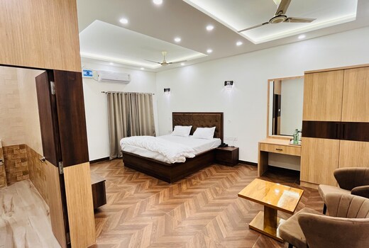 Gulmohar Hotel