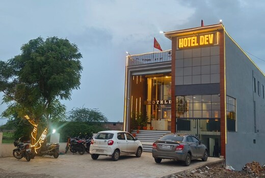Hotel Dev and Family restaurant