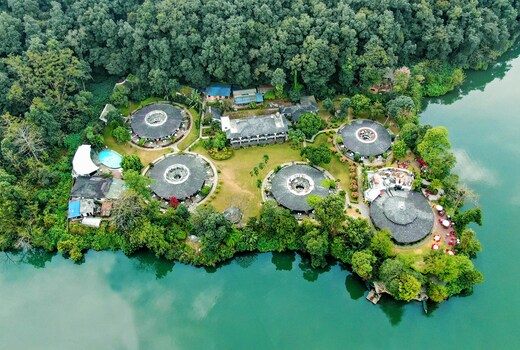 Fish Tail Lodge