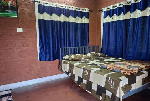 Santhoshinte Farm House