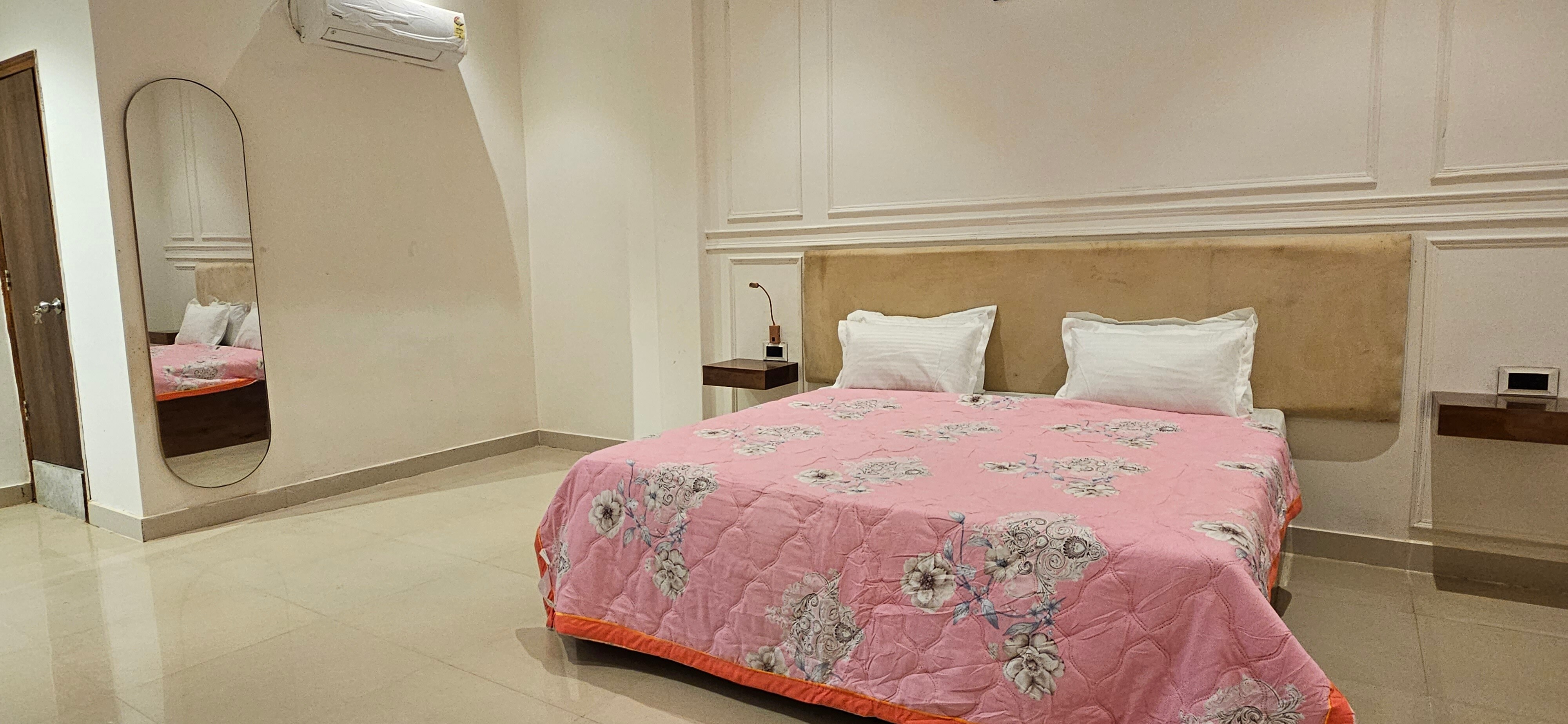 Manyawar hotel