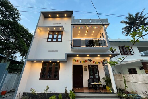 Phoenix Homestay -200m from Odayam Beach