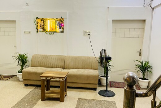Raahi | Entire 2 BHK Near Kashi Vishwanath