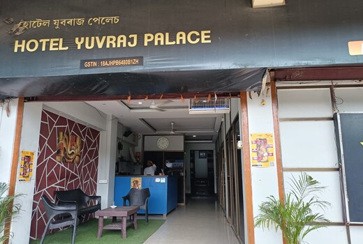 HOTEL YUVRAAJ PALACE