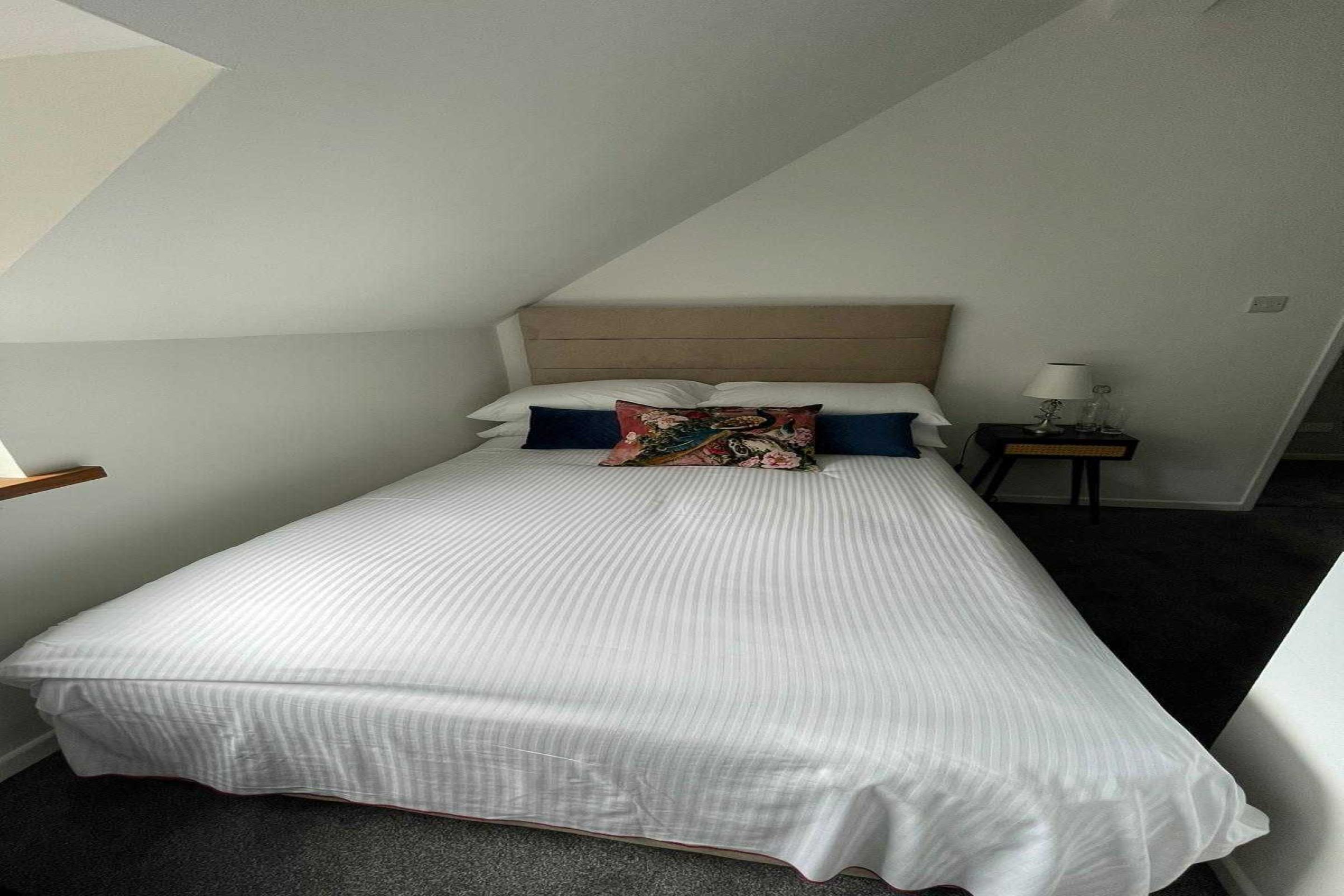 OYO Cavehill Castle Hotel