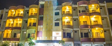 Hotel Yogi Raj Palace