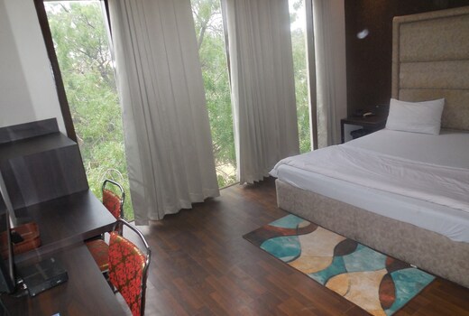 V Star Hotel