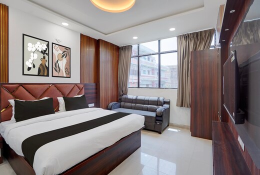 SPOT ON Hotel Royal Stay Metro View