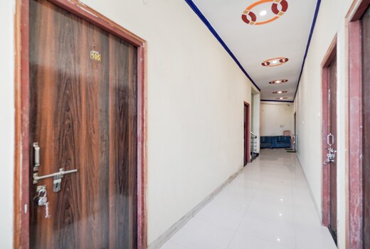 SPOT ON M L Paying Guest House