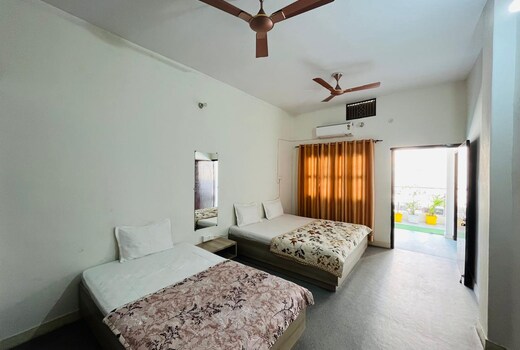 Log Inn Banaras | Entire 2 BHK Apartment