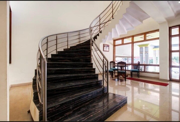 Hotel Parth International
