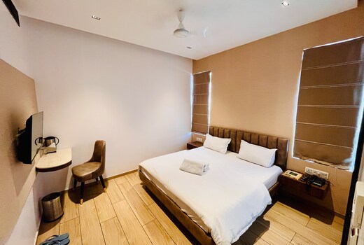 HOTEL YUVANTA
