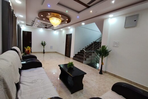 R D CONVENTION AND LUXURY ROOMS