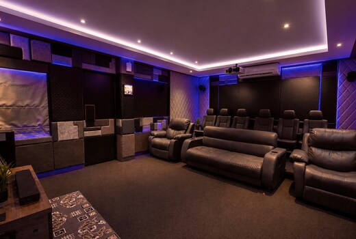 4 Floor Villa Theatre Lawn Lake View Events