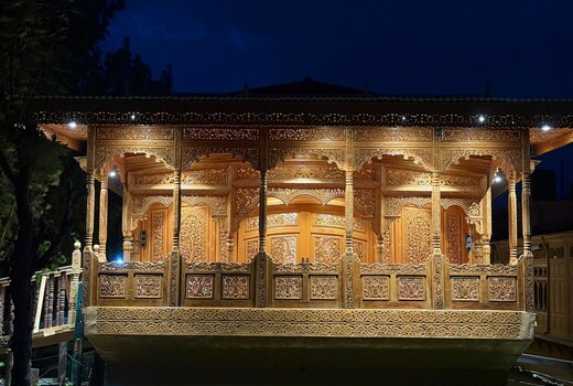 Suroor Houseboat