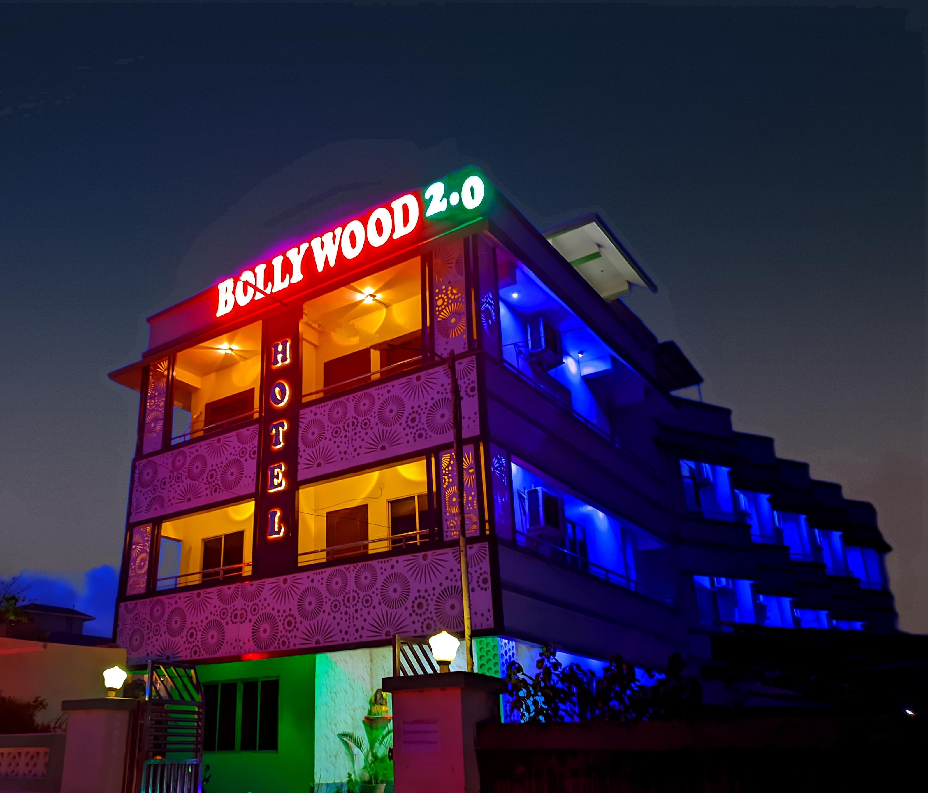 BOLLYWOOD 2.0 HOTEL - 50 METER TO BEACH