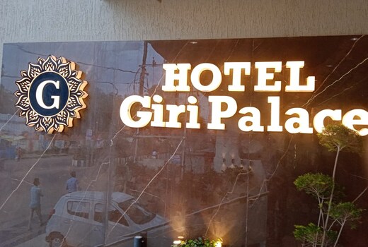 Hotel Giri Palace