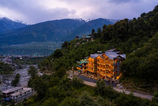 REGAL RETREAT INN