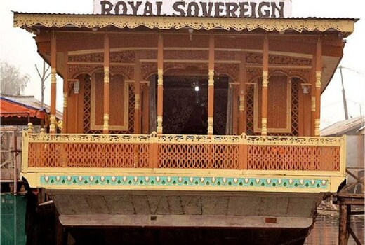 ROYAL SOVEREIGN GROUP OF HOUSEBOAT