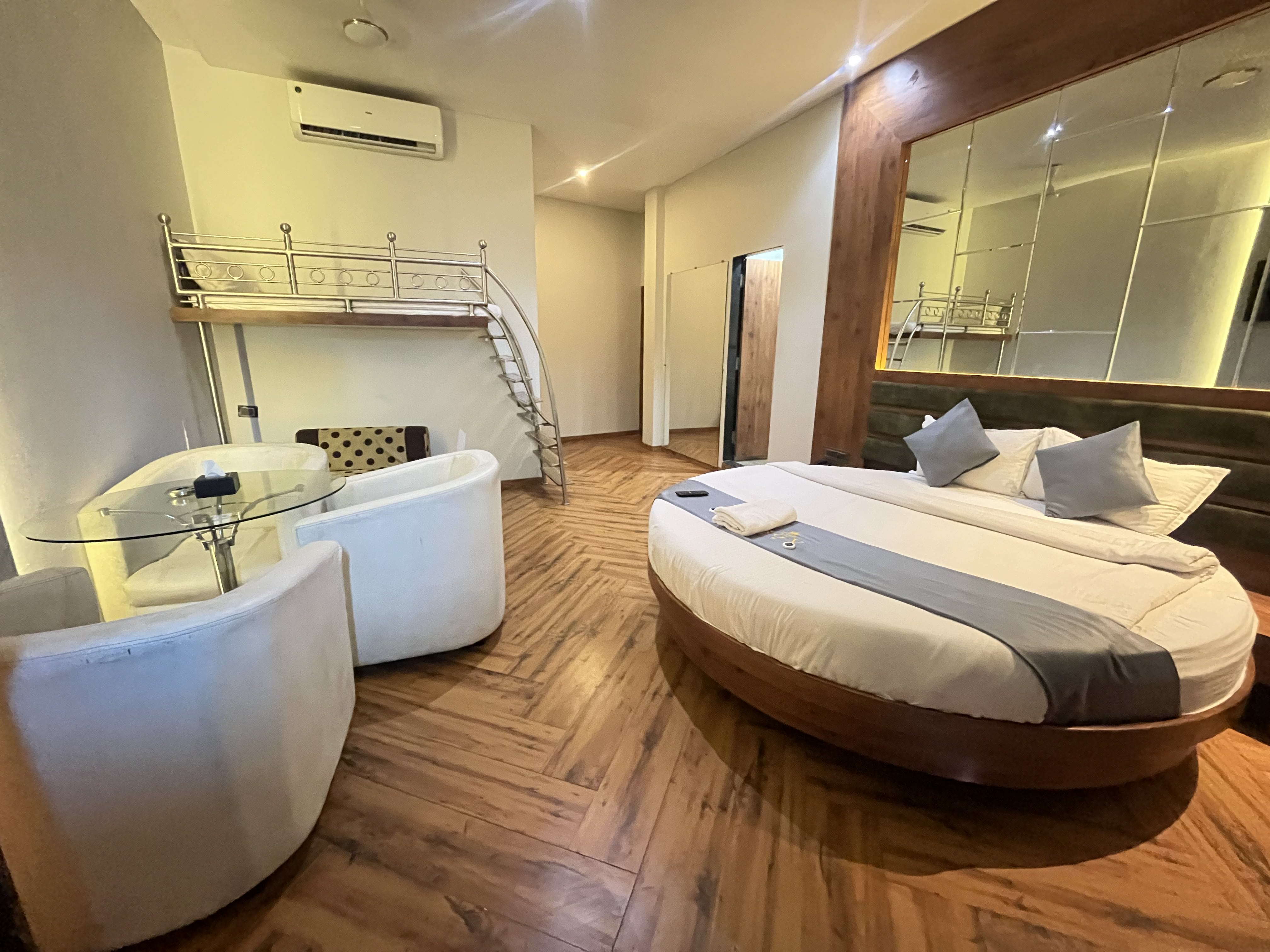 THE SAROJA GRAND VILLA RESORTS