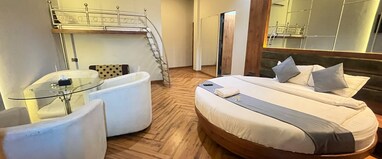 THE SAROJA GRAND VILLA RESORTS