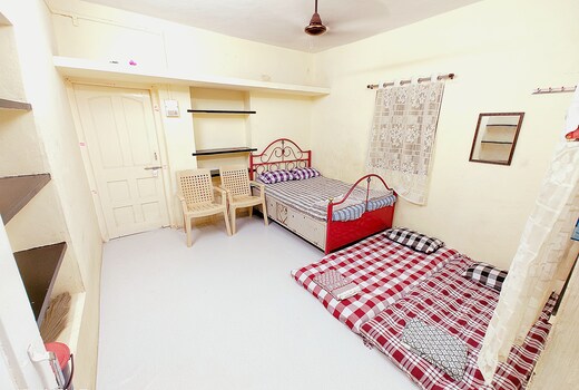 Shriguru guest house Akkalkot