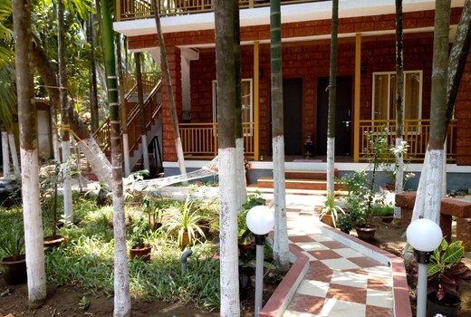 CHIU'S BRICK HOUSE FAMILY COTTAGE (ONLY FOR FAMILY )