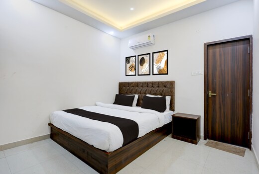 Hotel O White House