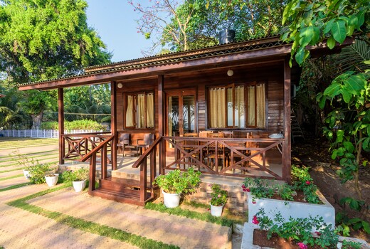 SaffronStays Little Paradise