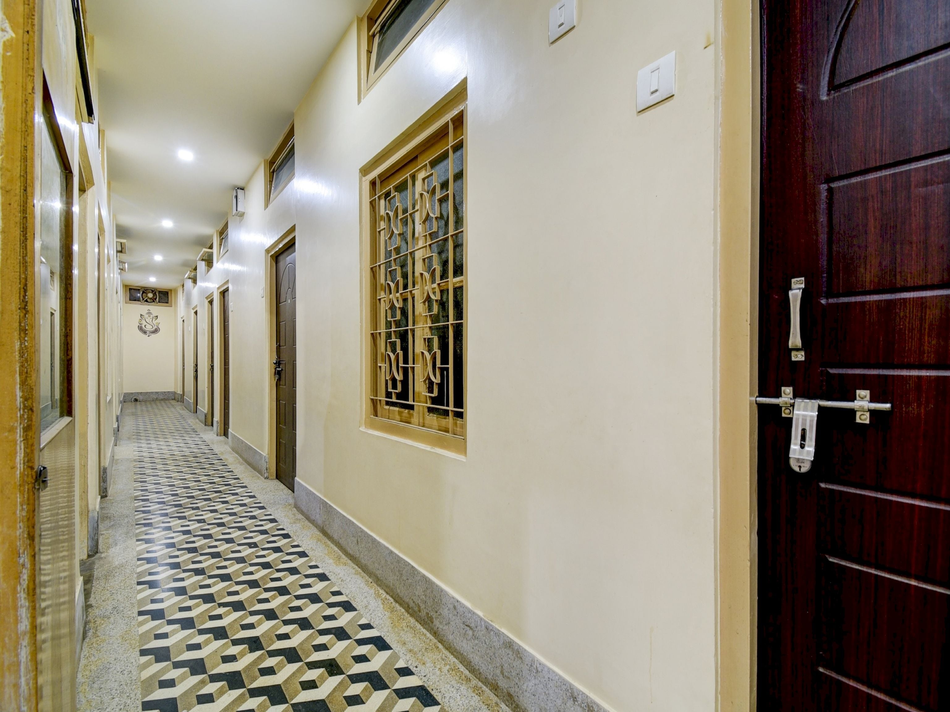 Hotel O Gajraj