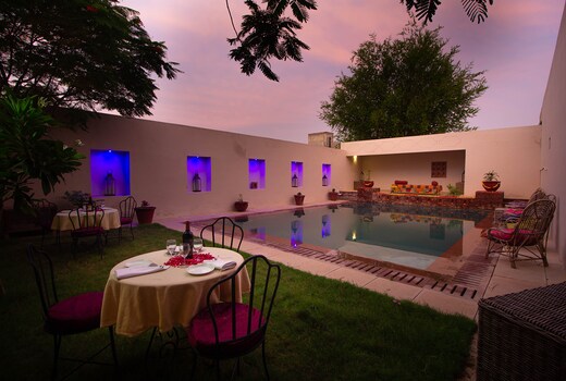 HOTEL BARSINGHA