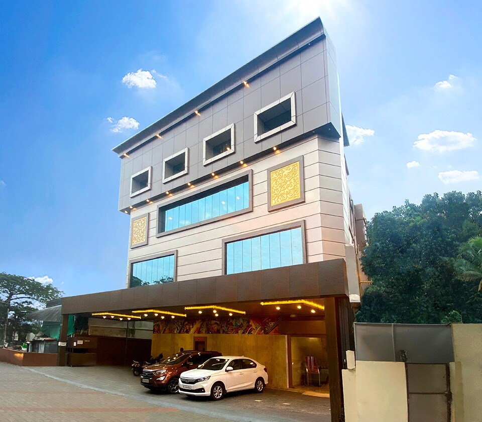 HOTEL AMRUTHU