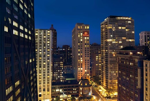 Hilton Chicago/Magnificent Mile Suites