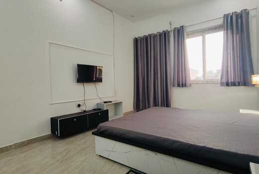 2 bhk independent flat near railway station