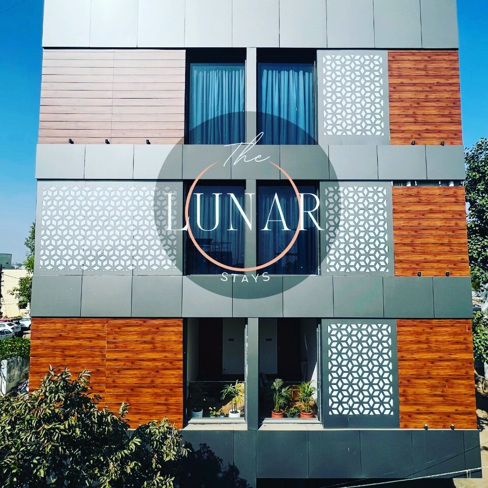 Hotel Lunar Stays