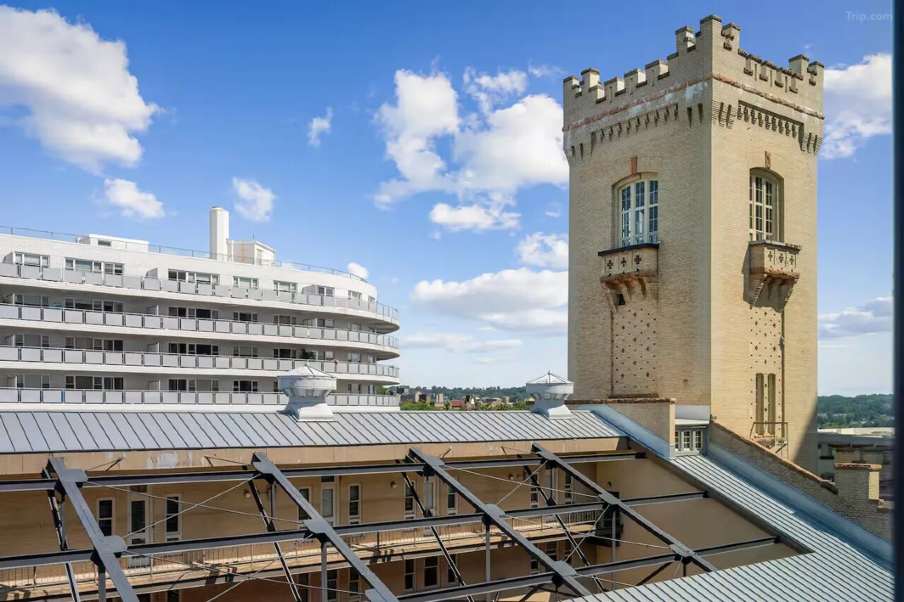 Designer 1BR | Gym, Parking