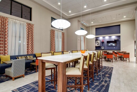 Hampton Inn & Suites Springfield / Downtown