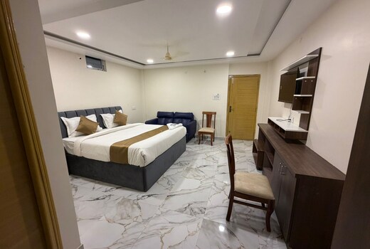 Hotel Livotel