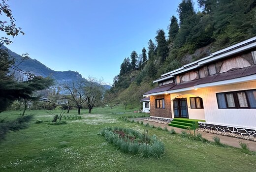 Waterfront Pine- Garden with River Access