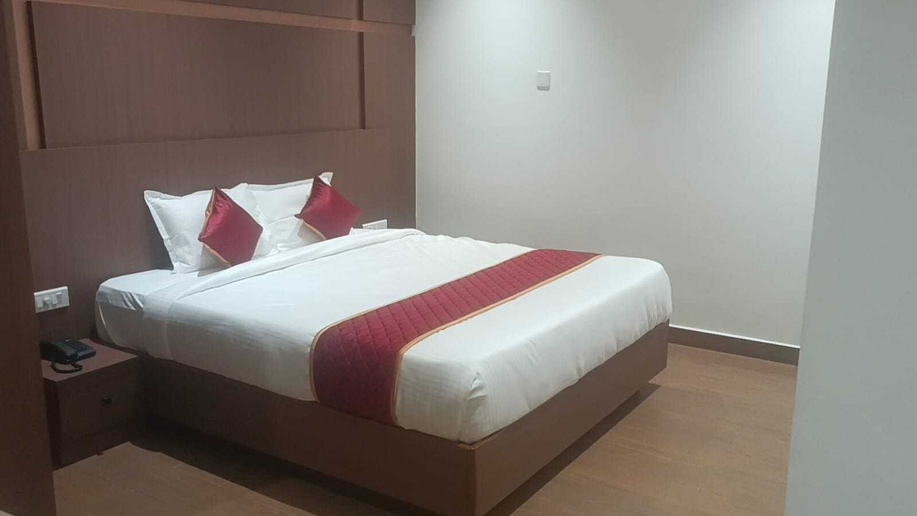HOTEL O VARAHI GRAND