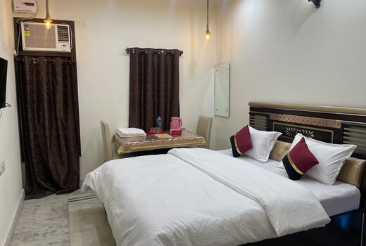 Homestay Comforts | 500m from Airport