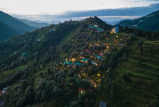 Oak climbing resort