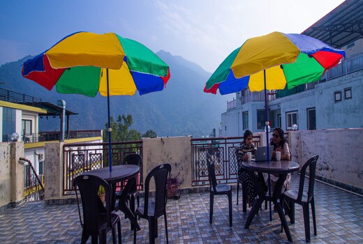 Triple One Hostel & Hotel - Near Lakshman Jhula