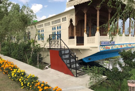 Houseboat Mughal-e-Azam