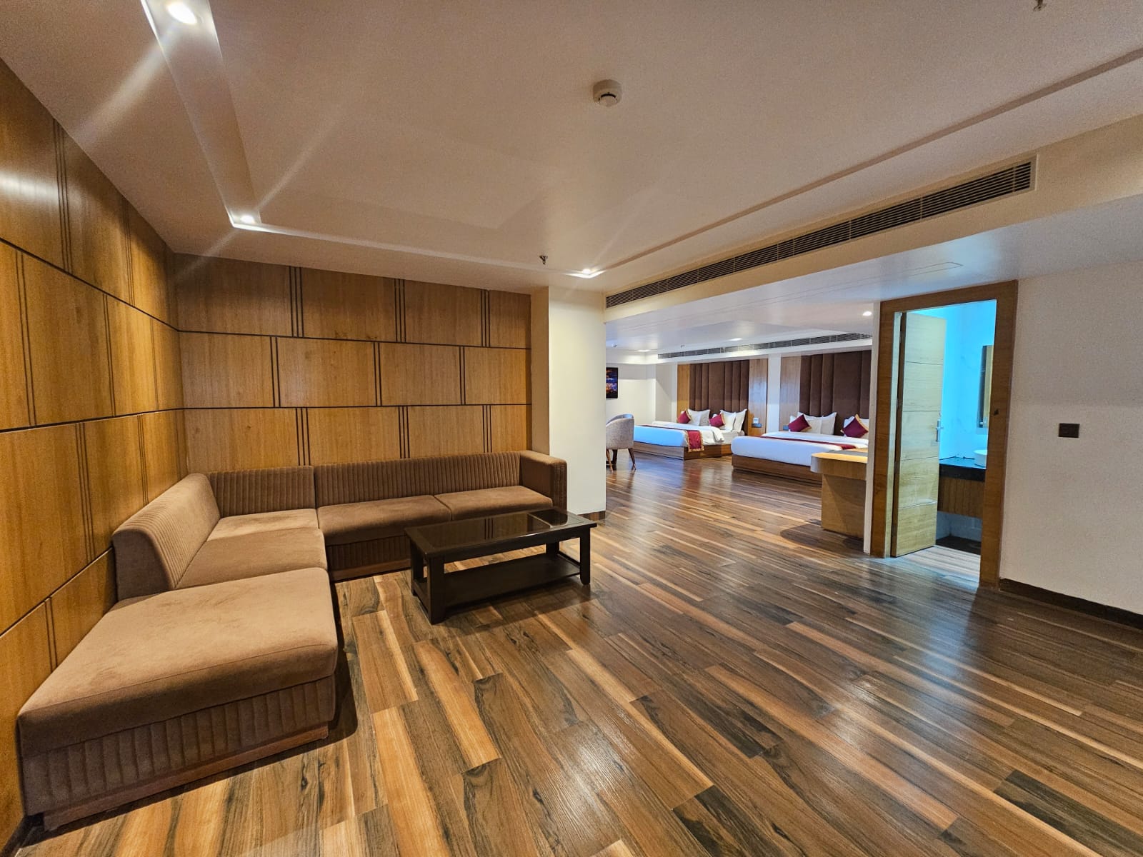Hotel Elara