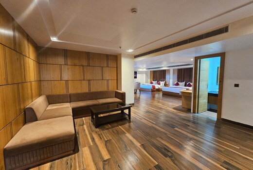Hotel Elara