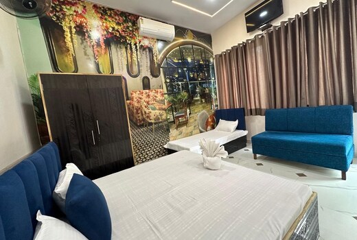 Hotel RK cafe and Restaurant