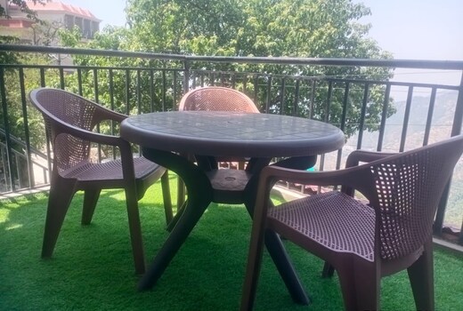 White Hills Homestay | Rooms & Wi-Fi