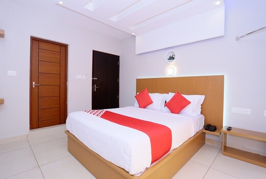 MehaKira Holiday Inn, Central Munnar