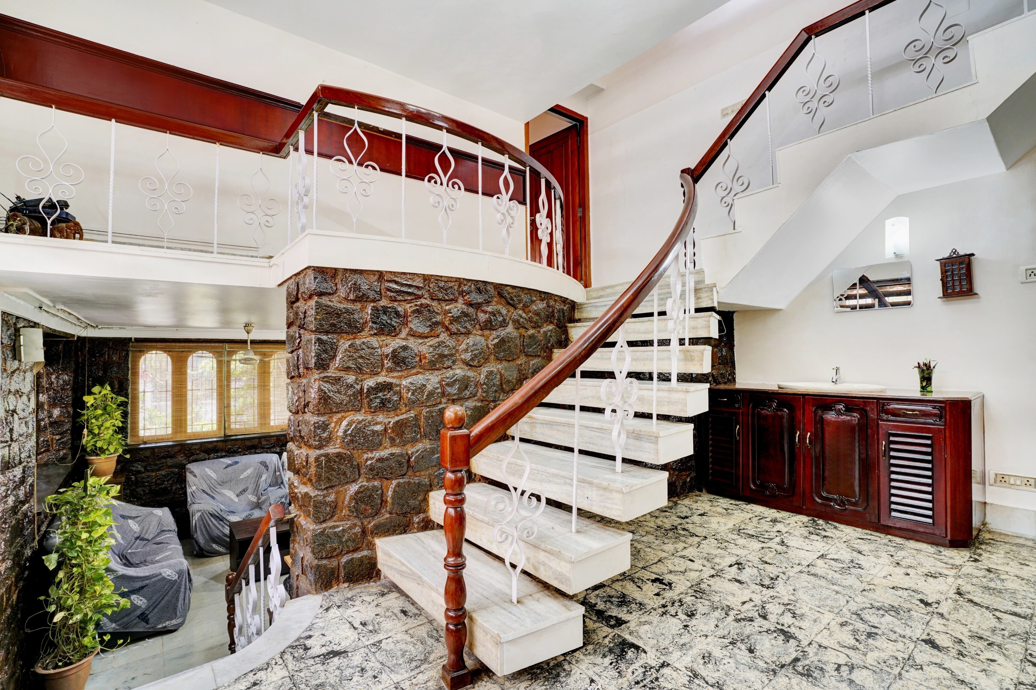 Hotel O CHALET SUITES